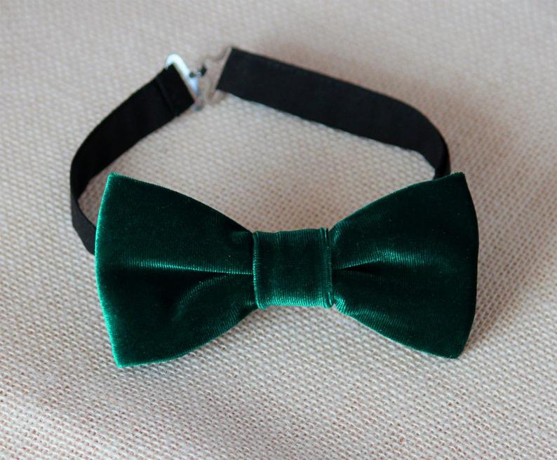 green velvet bow tie for grooms attire