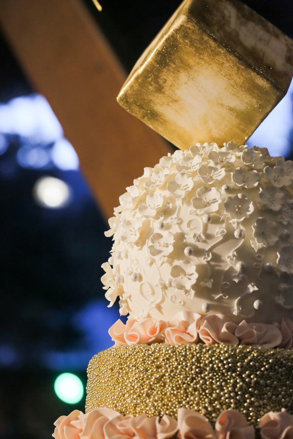 Square And Round Shapes Wedding Cake Square And Round Shapes Wedding Cake