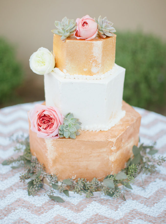 Guide to Wedding Cake Styles, Shapes, and Icing