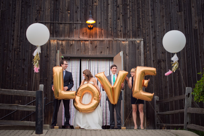 21 Jumbo Ideas For Gold Letter Balloons At Your Wedding