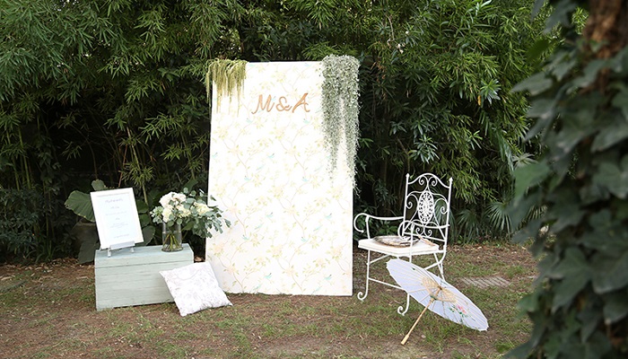 Homemade Outdoor Photobooth for Wedding