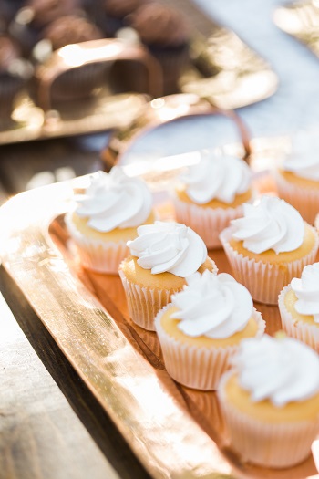 mini vanilla cupcakes for Brander Vineyards wedding reception