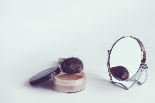 matte foundation makeup brush with rear view mirror