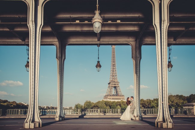 newlyweds in Paris with Eiffel Tower