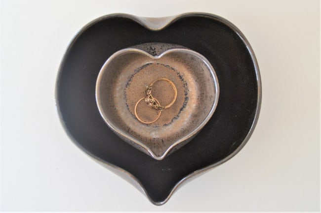 Ensemble de nidification de coeur de poterie en bronze