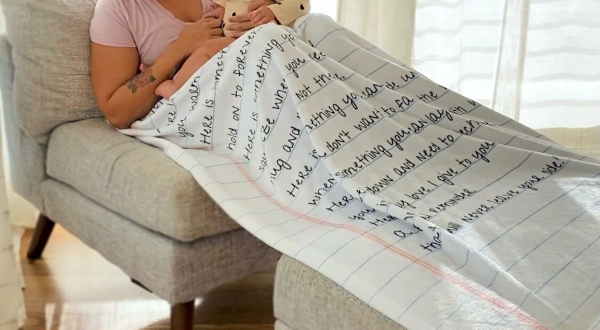 Одеяло с рукописной запиской