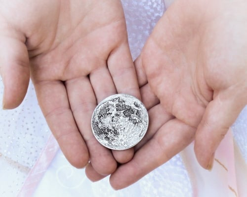Чистая серебряная лунная монета