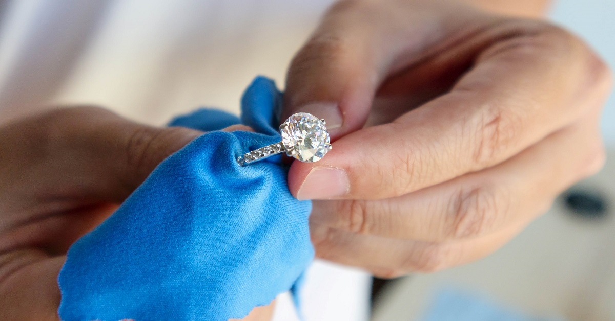 How to Clean Your Diamond Ring at Home [Full Guide]