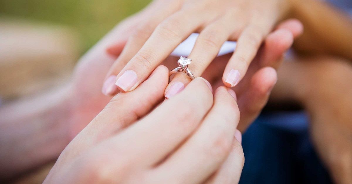 How Many Carats Will have to an Engagement Ring be?