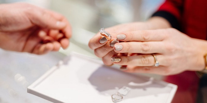Is It Rude to Negotiate an Engagement Ring Price?