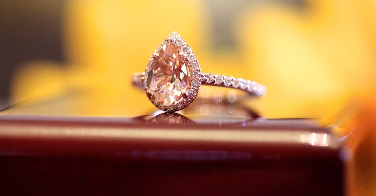 23 Pear Shaped Engagement Rings for Non-Traditional Brides